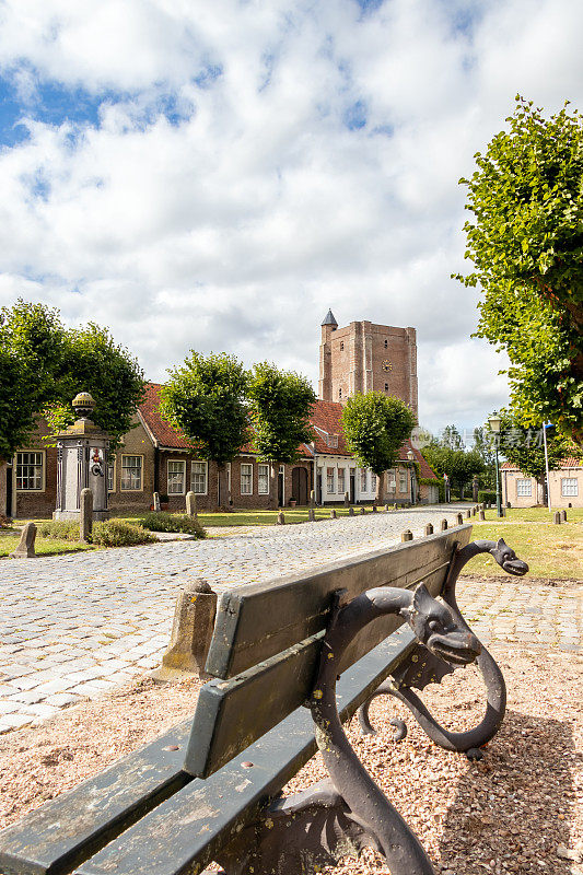 这是中世纪村庄Sint Anna ter Muiden的市场广场。